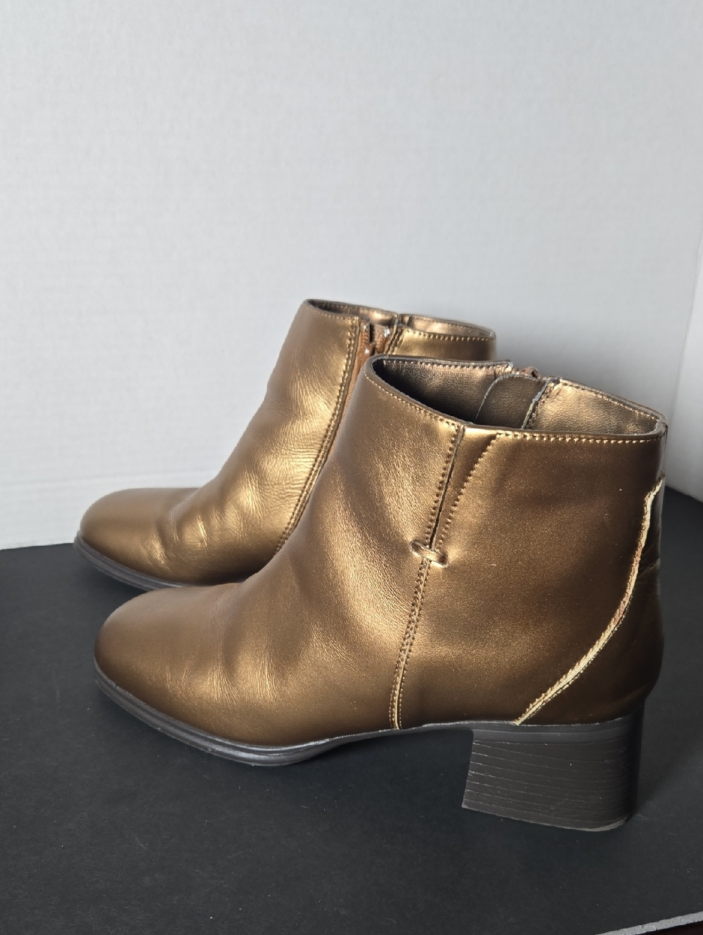 VTG Unique AJ Valenci Golden Bronze Ankle boots, Side Zip Women’s 7 Medium